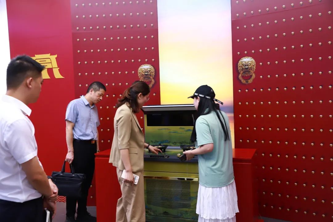 嵊州市委副书记余丹一行莅临板川电器： 共鉴发展历程，共绘未来蓝图